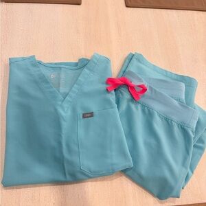 FIGS Scrub Set- Neon Blue w/ pink drawstring - Size Medium RARE FIND!!